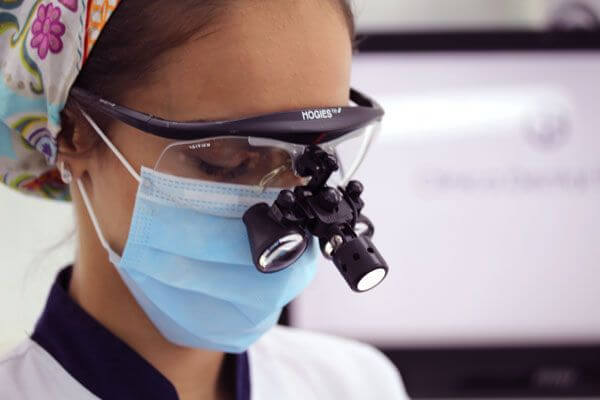 Our different optical magnification systems, such as surgical microscopes, loupes or endoscopes, result in more accurate diagnoses and treatments