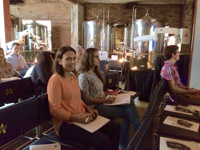 Dr. Margarita Monterrubio and Dr. Jennifer Martín taking notes in the Micro-experience organized by Zeiss at the Moritz Factory in Barcelona